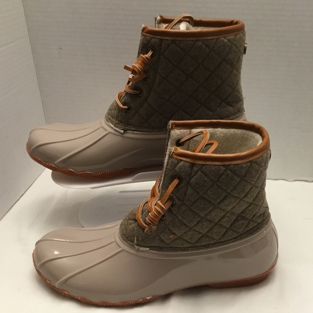 SEVEN7 WOOL GOOSE BOOTS size 9 women